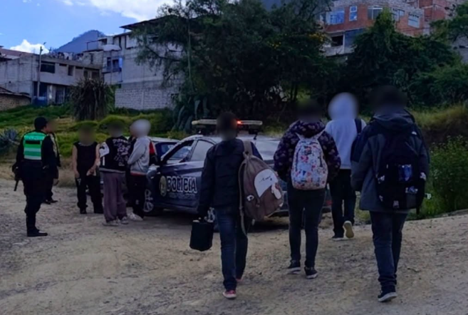 POLICÍA INTERVIENE A OCHO ESCOLARES EN APARENTE ESTADO DE EBRIEDAD EN VILLA AMPAY 